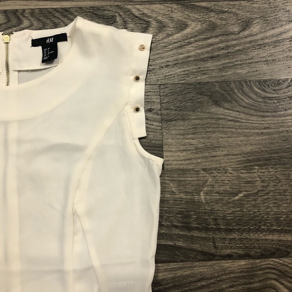 SOLD * H&M Sleeveless Top - Picture 3 of 7